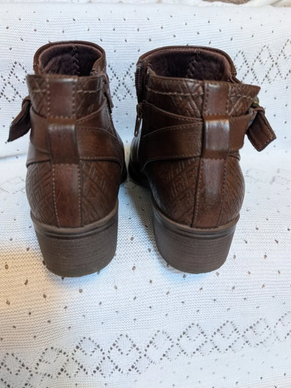 Brown ankle boots booties low heel zipper closure size 9.5
